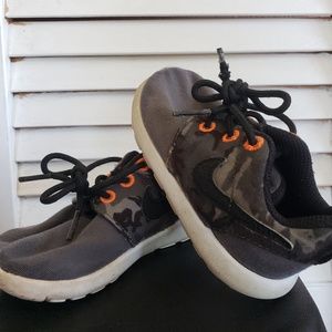 Toddler tennis shoes